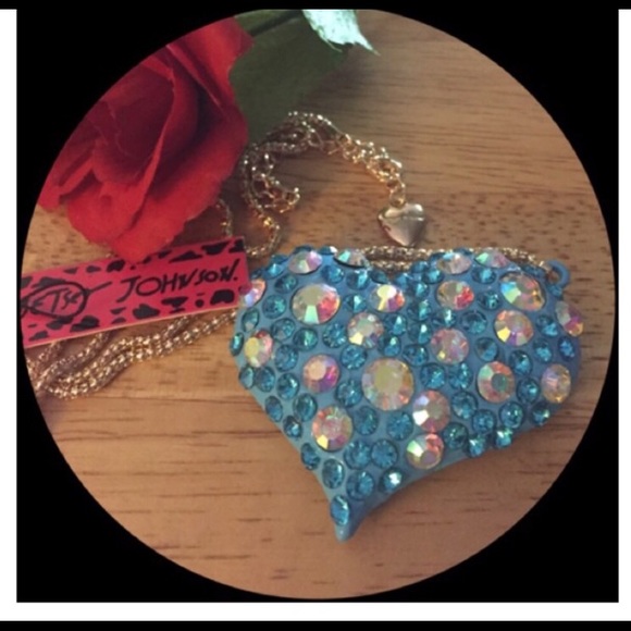 Betsey Johnson Jewelry - 😎Beautiful Blue Crystal Heart Pendant